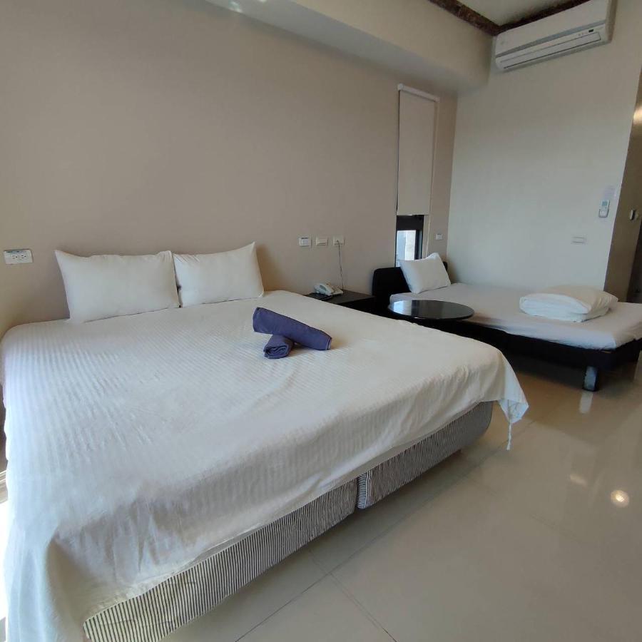 Hotel 墾丁秋莊會館 附限量停車位 不保證有位置 無法事先預留 背包房無車位 預訂後記得加line聯繫 Heng-ch'un Esterno foto