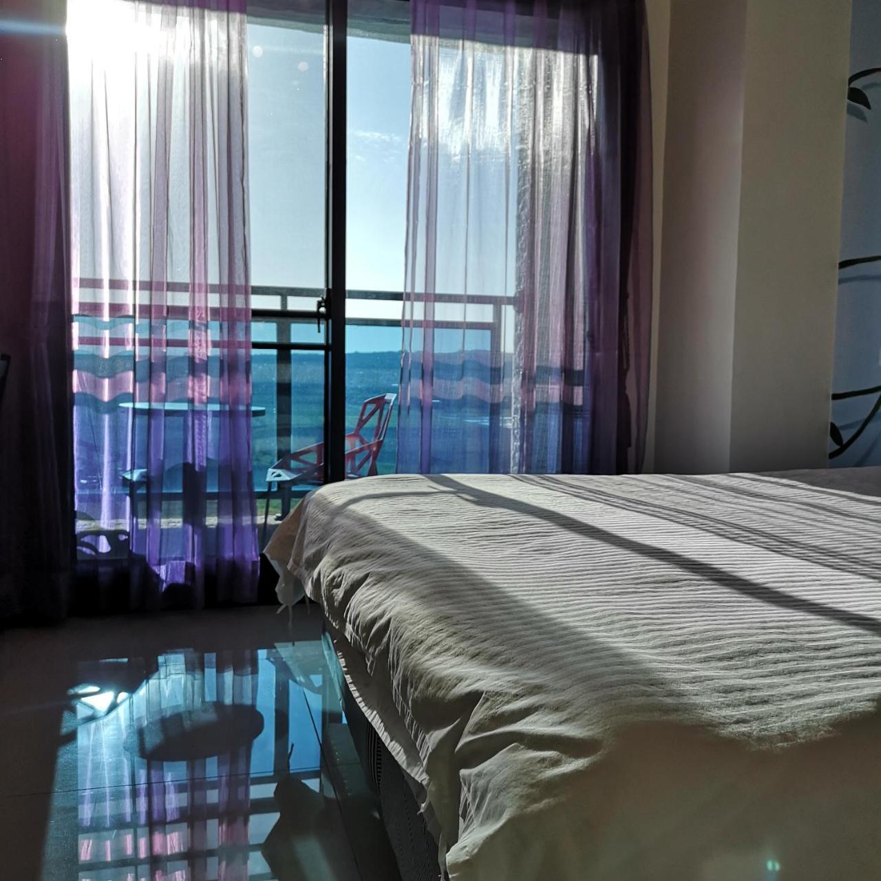 Hotel 墾丁秋莊會館 附限量停車位 不保證有位置 無法事先預留 背包房無車位 預訂後記得加line聯繫 Heng-ch'un Esterno foto